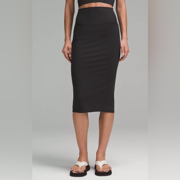 NWT LULULEMON SLIM FIT HIGH-RISE SKIRT, size 2 - Picture 1 of 4